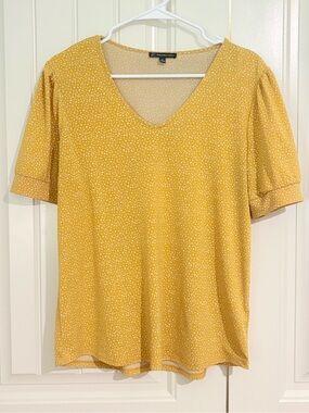 Adrianna Papell Mustard Yellow Short Sleeve V-Neck Blouse